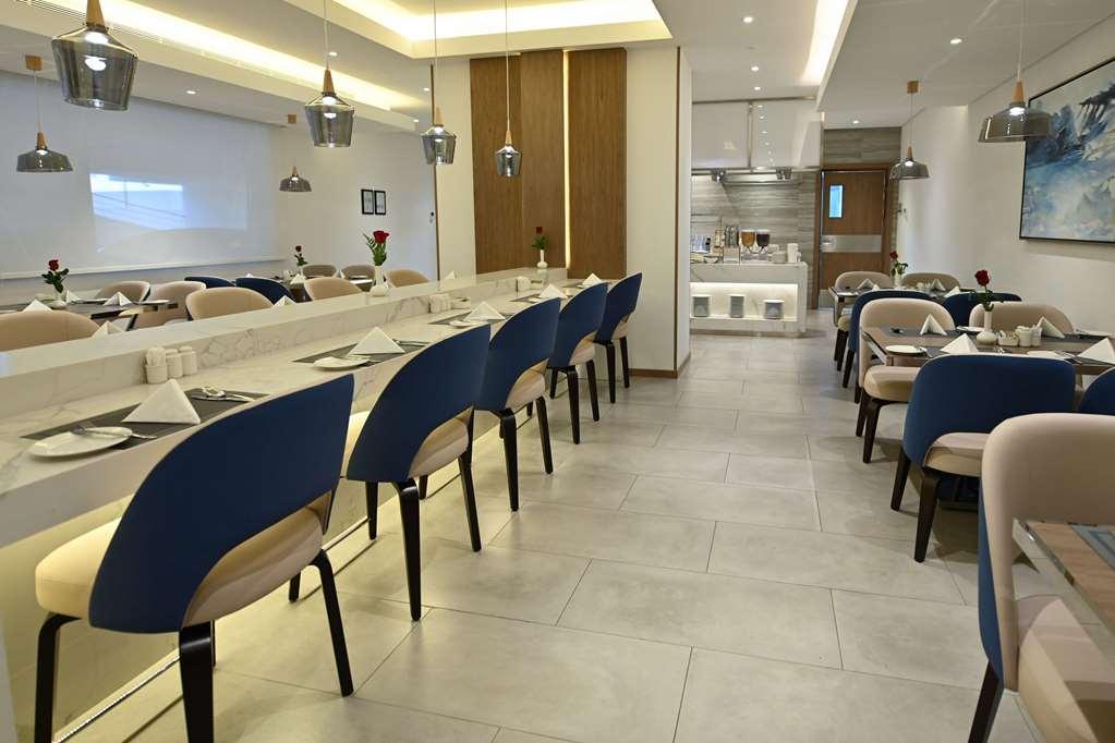 Comfort Hotel Jeddah King Road Restaurant bilde