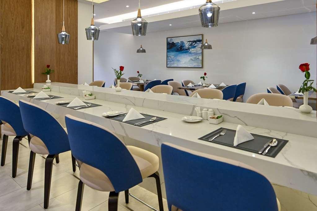 Comfort Hotel Jeddah King Road Restaurant bilde