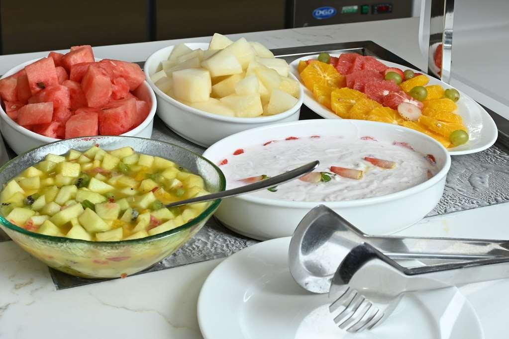 Comfort Hotel Jeddah King Road Restaurant bilde