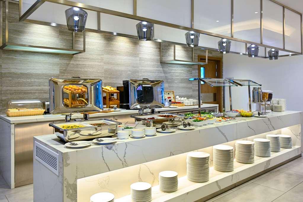 Comfort Hotel Jeddah King Road Restaurant bilde