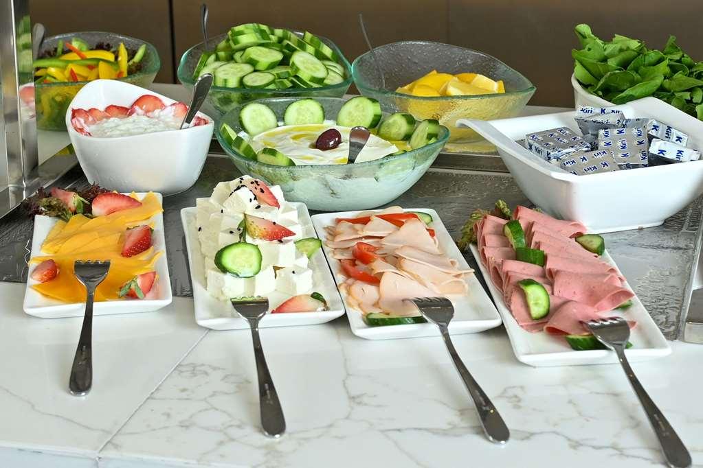 Comfort Hotel Jeddah King Road Restaurant bilde